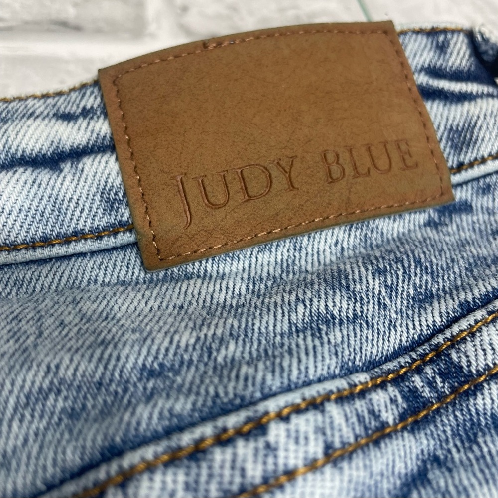 Judy Blue High Waist Mineral Wash Raw Hem Wide Leg Jeans. Size 13. Inseam 27” - Picture 9 of 15